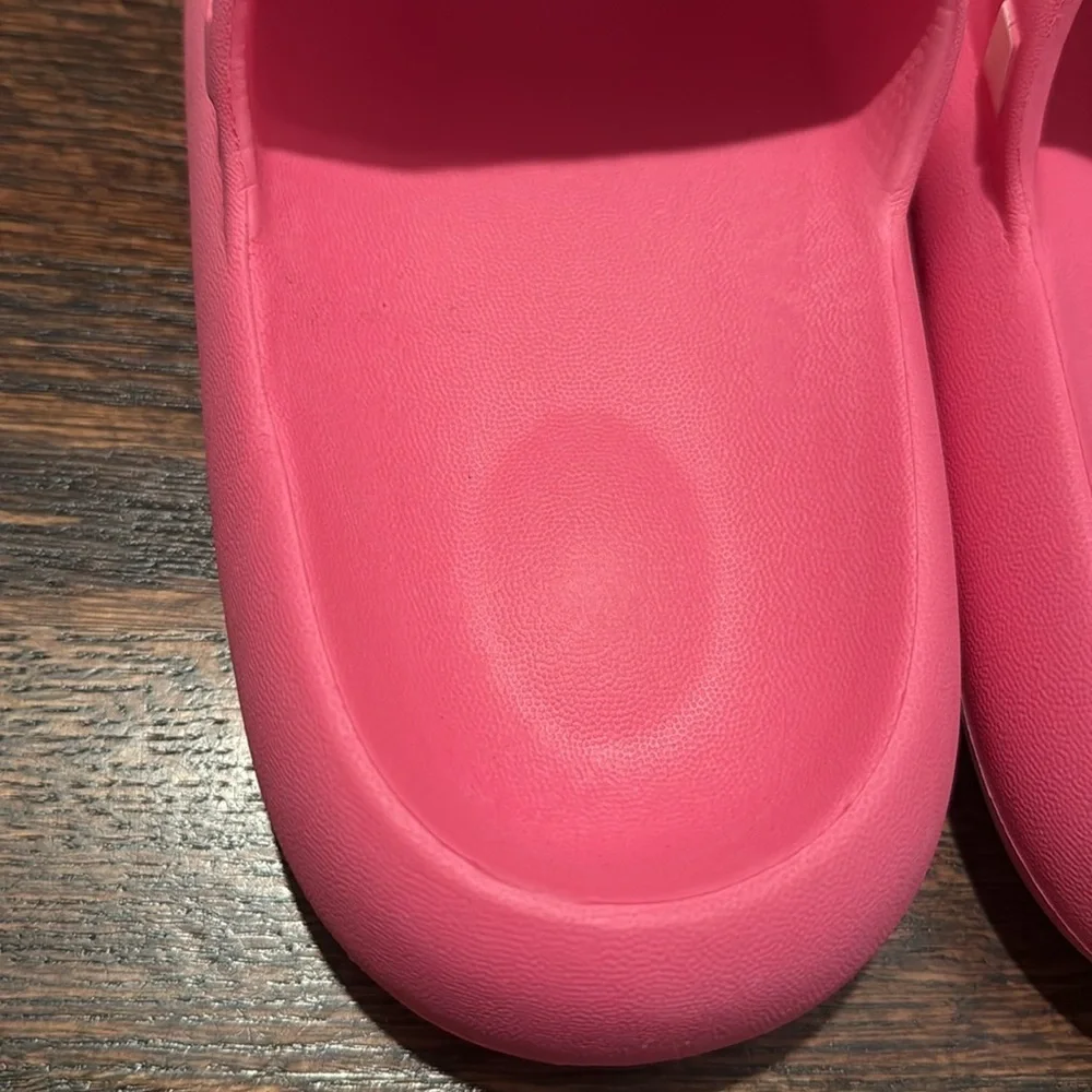 Kids Pink Slide Sandals comparable to 3.5-4.5 US shoe size